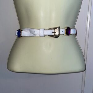 Vtg 70s/80s‎ white leather belt with multi colored “jewels”